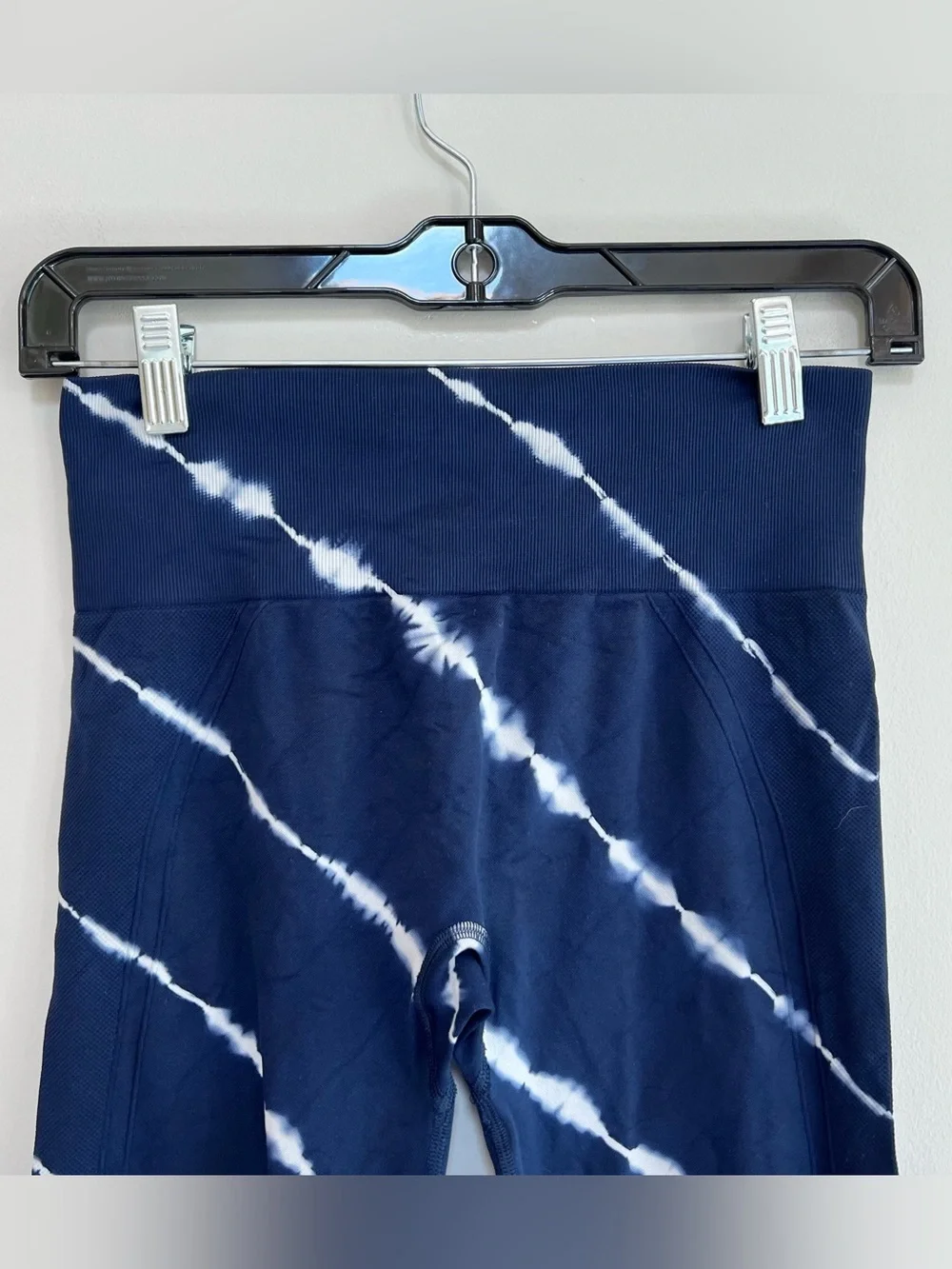 Tory Burch Tory Sport Shibori Tie-Dye Seamless 7/8 Legging in Navy Blue/White, M